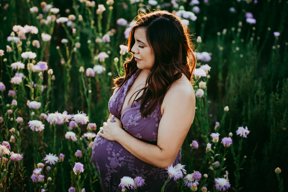  The wildflowers in this maternity photo session made for the perfect background texture for these photos #tealawardphotography #texasmaternityphotographysession #amarillophotographer #amarilloematernityphotographer #emotionalphotography #lifestylephotography #babyontheway #lifestyles #expectingmom #newaddition #sweetbaby #motherhoodmagic 