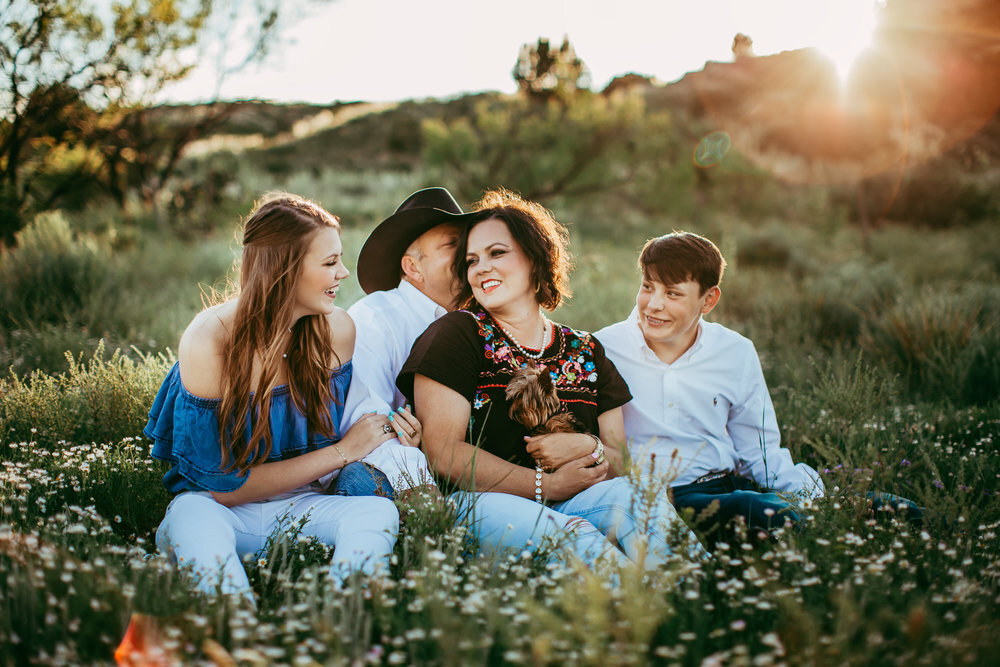  Family sitting together for family photo session on family ranch #tealawardphotography #texaslocationchoice #amarillophotographer #amarillofamilyphotographer #emotionalphotography #engagementphotography #couplesphotography #pickingaphotosessionlocation #whatsimportant #everythingtogether #pickingcolorsforphotos #location #photosessionlocation 