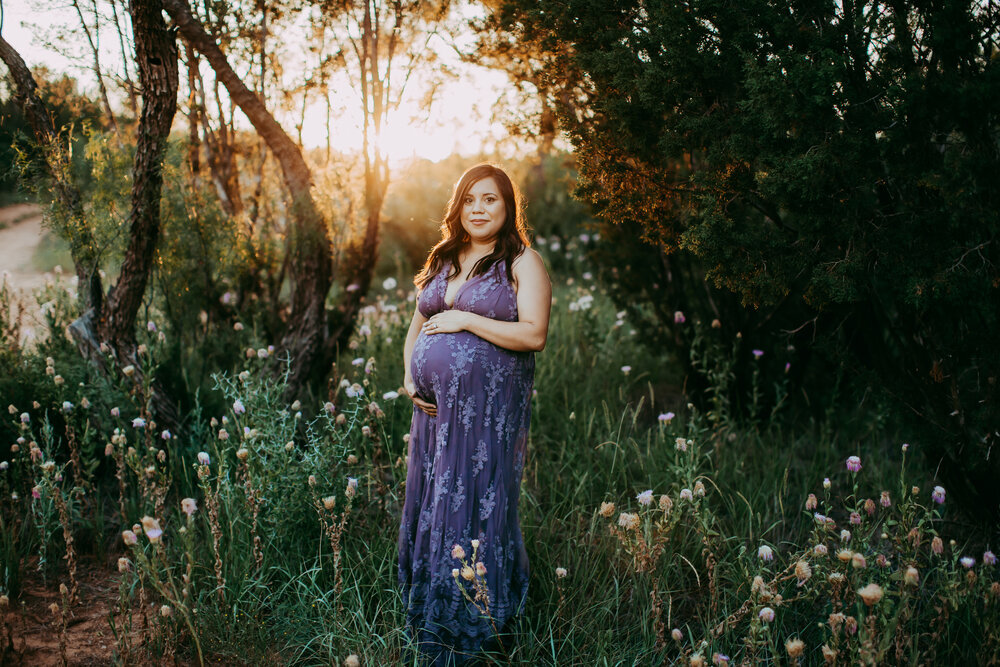  Stunning full body photo of mom to be and her sweet baby bump as the sun sets behind the trees. #tealawardphotography #texasmaternityphotographysession #amarillophotographer #amarilloematernityphotographer #emotionalphotography #lifestylephotography #babyontheway #lifestyles #expectingmom #newaddition #sweetbaby #motherhoodmagic 
