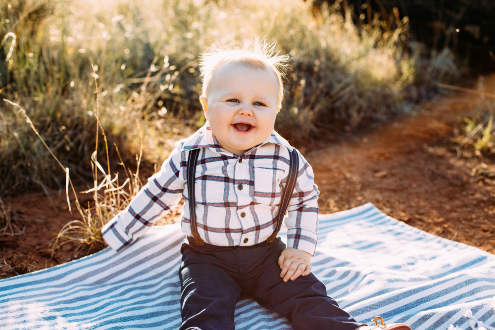  Big laughs and smiles from baby brother as he sits on picnic blanket #tealawardphotography #texasfamilyphotographer #amarillophotographer #amarillofamilyphotographer #lifestylephotography #emotionalphotography #familyphotosoot #family #lovingsiblings #purejoy #familyphotos #familyphotographer #greatoutdoors 