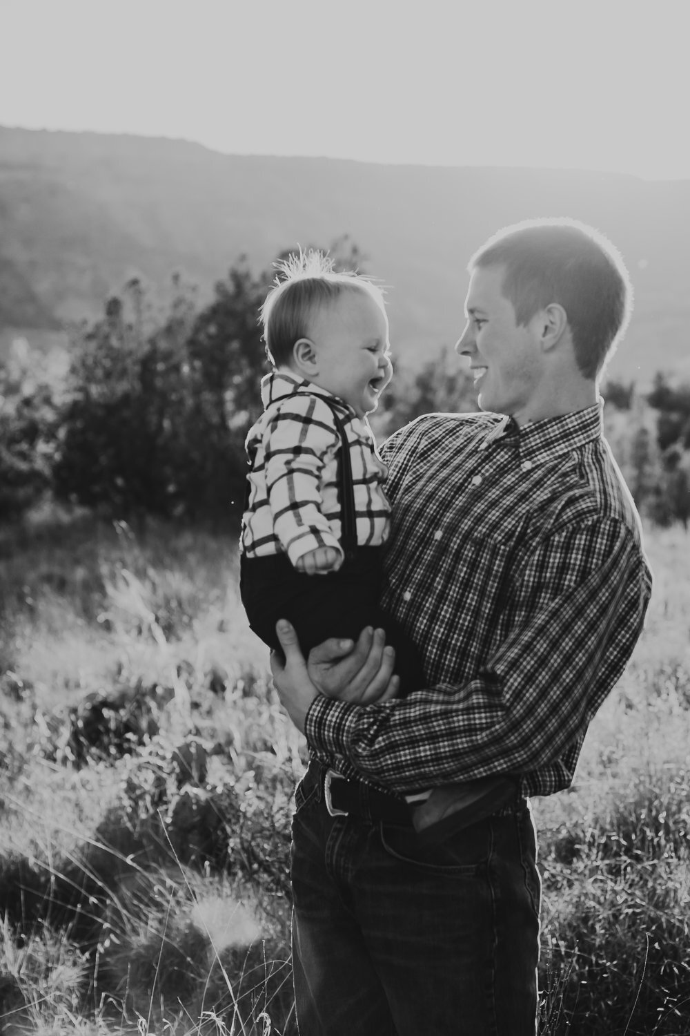  Black and white photo of dad and baby boy at sunset #tealawardphotography #texasfamilyphotographer #amarillophotographer #amarillofamilyphotographer #lifestylephotography #emotionalphotography #familyphotosoot #family #lovingsiblings #purejoy #familyphotos #familyphotographer #greatoutdoors 