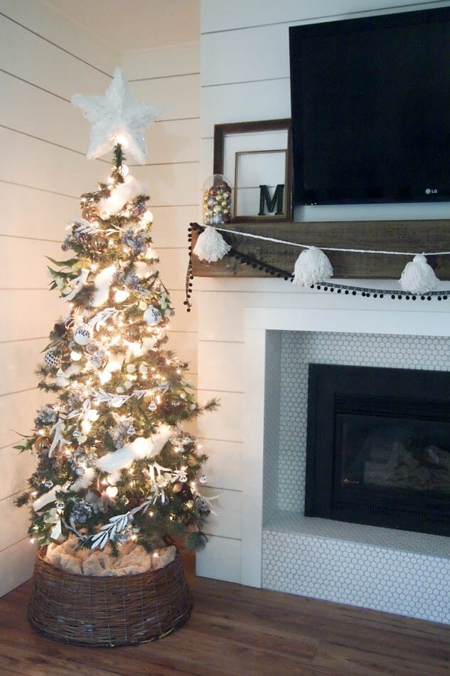 Christmas Holiday House Tour by The Learner Observer using black, white and neutral Christmas decorations in a kid-friendly way.
