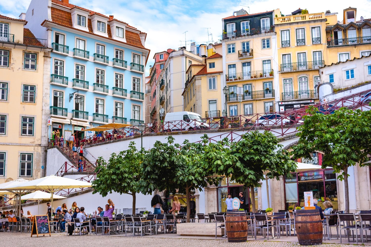 Travelling is an art: the Louis Vuitton Lisbon Guide - The Stylish