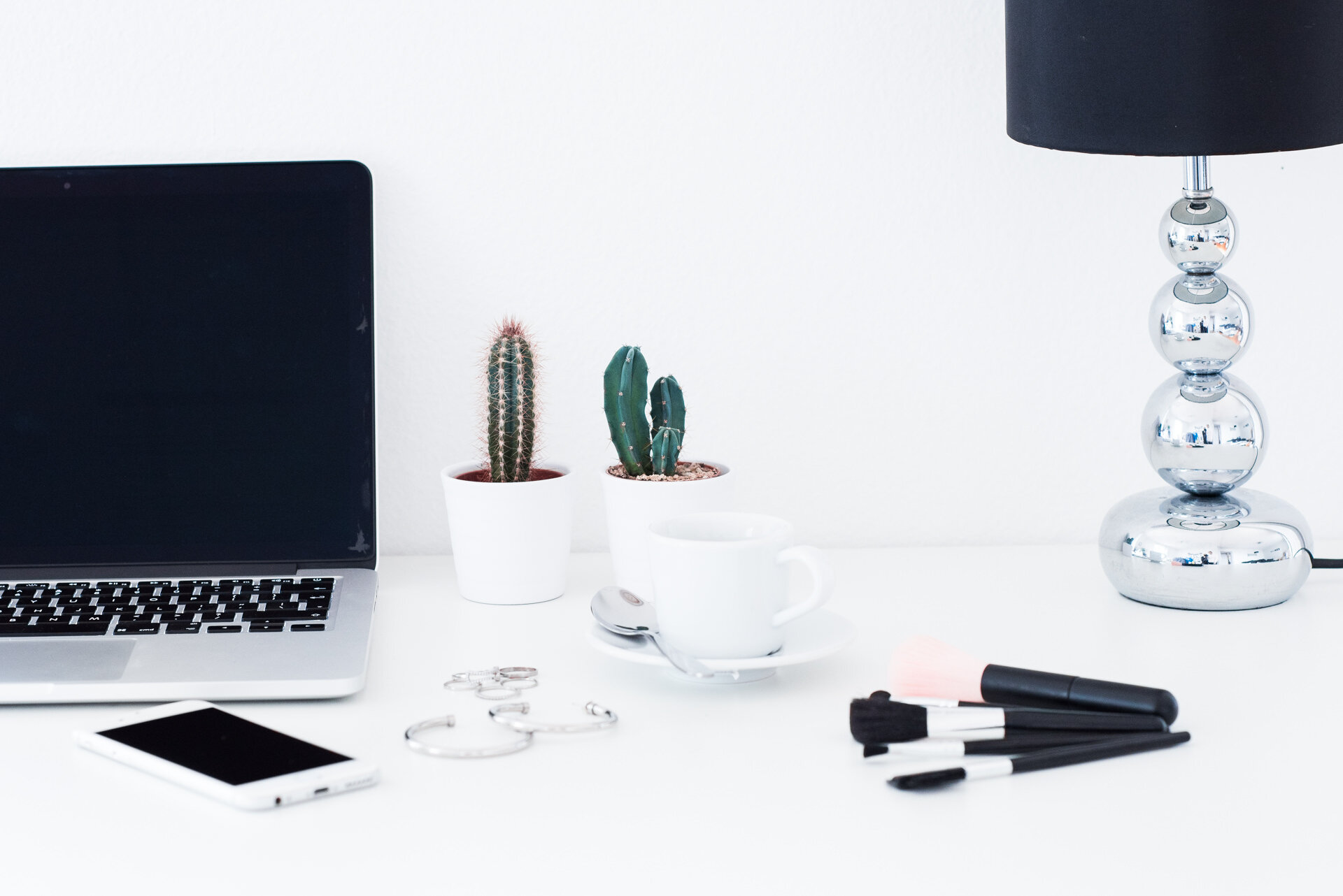 how to find your blog niche -- computer desk flatlay