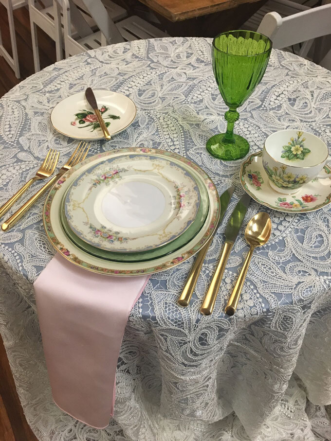 The Ultimate Vintage Table Setting Look