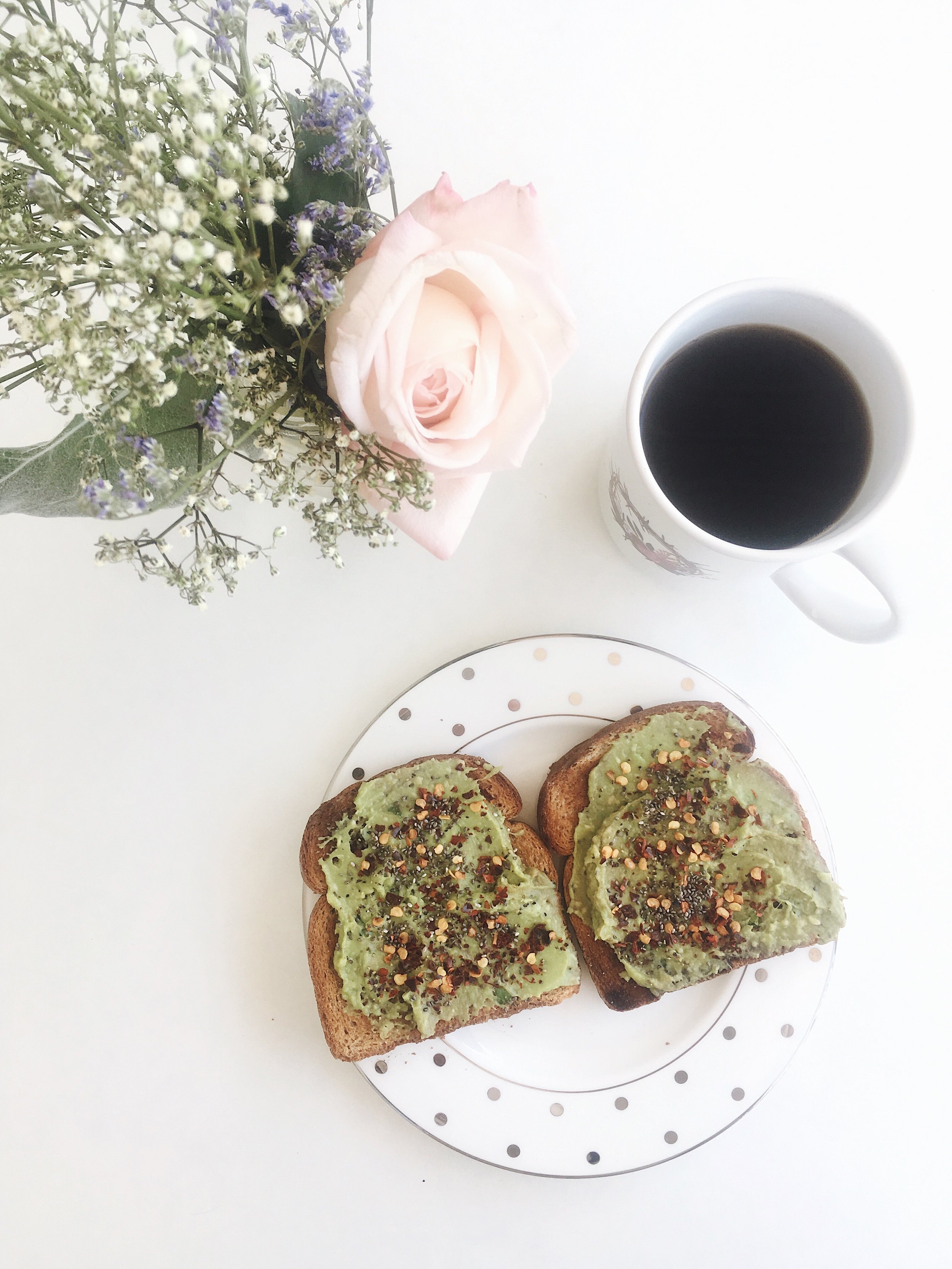 easy vegan breakfast spicy avocado toast 