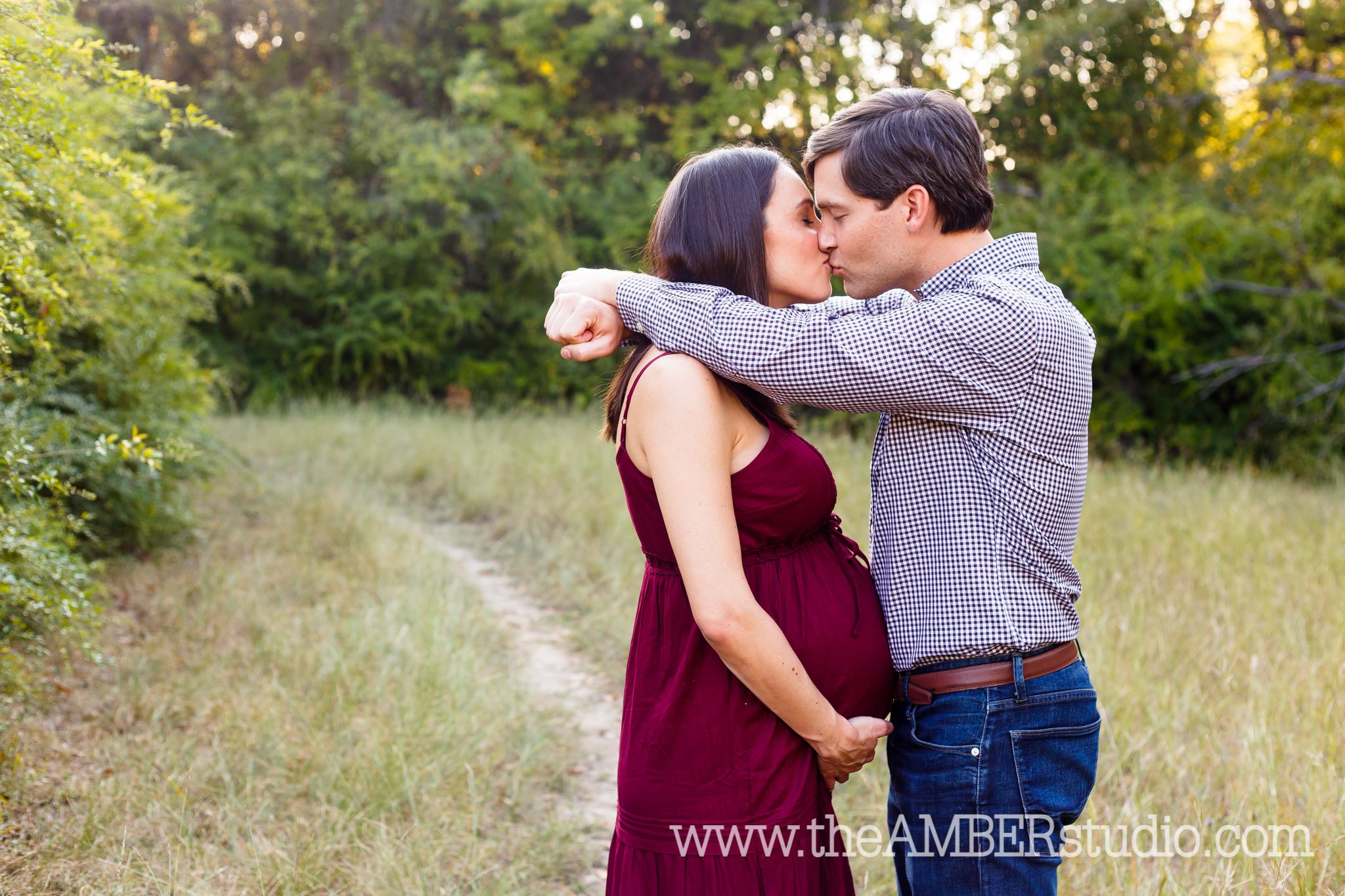 dallas-photographer-maternity-pregnant-preggers-baby-couple-married-white-rock-lake-dfw-texas-black-african-american-fall-burgundydress-jeans0008