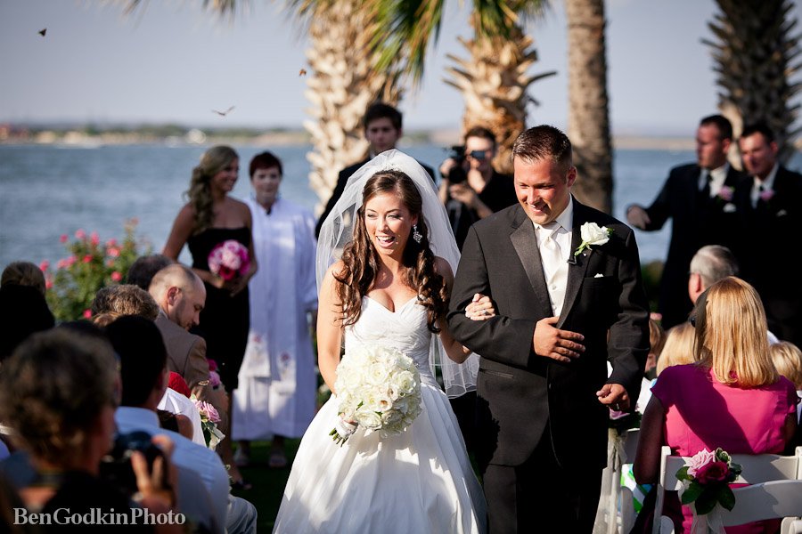 Wedding ceremony near the lake at Horseshoe Bay Resort