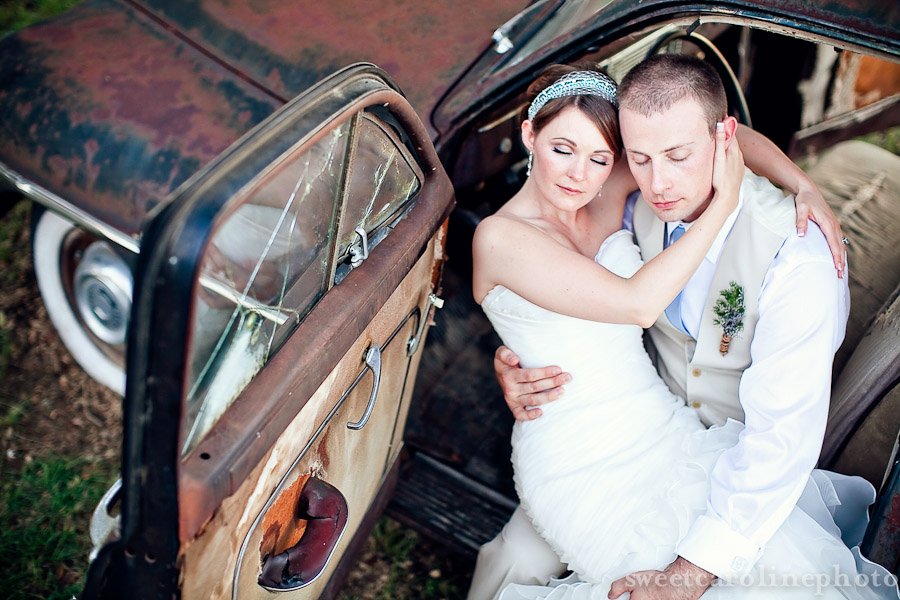 bride and groom in car at Vista West Ranch