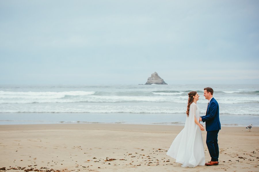 oregon beach wedding ceremony