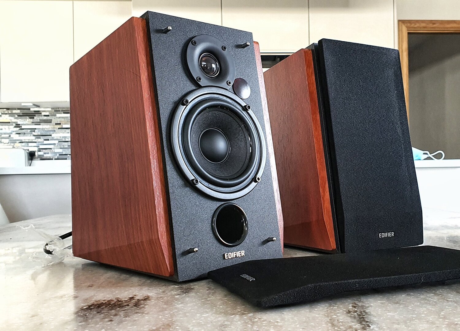 Edifier R1700BT Review – A Thing of Beauty – Everyday Listening