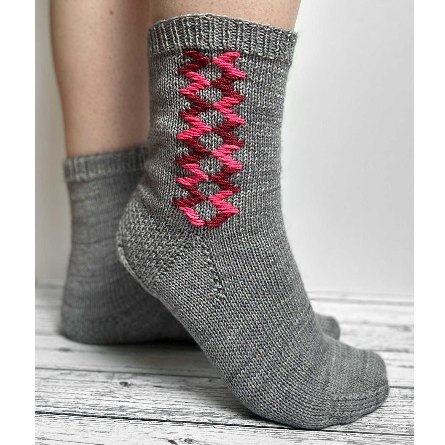 Vaheldus socks - roosimine sock pattern — Aleks Byrd Designs