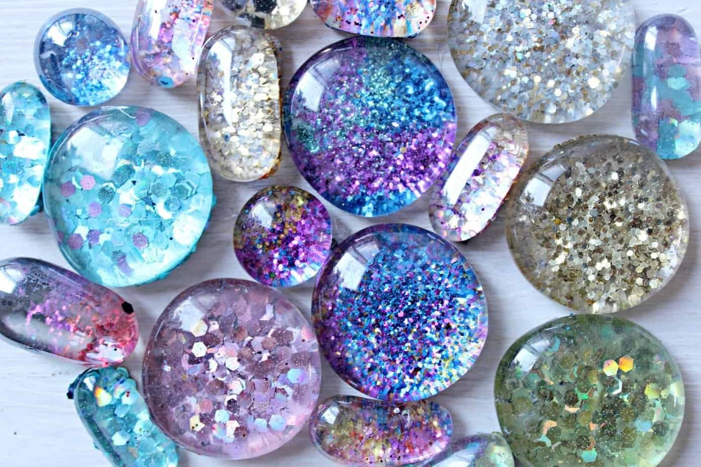 Glitter magnets are easy to make and beautiful pieces to adorn your fridge or room.