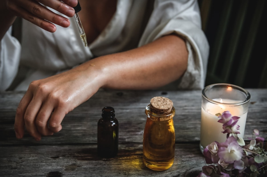 aromatherapy and mindfulness for self-care