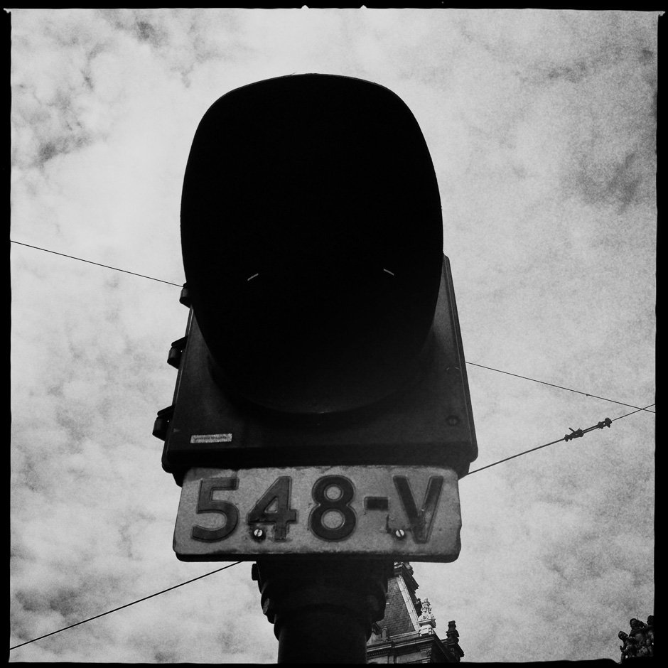 Black and white photograph of a traffic signal in amsterdam taken with the iPhone and Hipstamatic