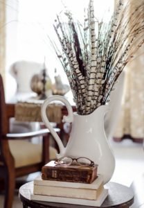 Decorating with feathers  decor ideas