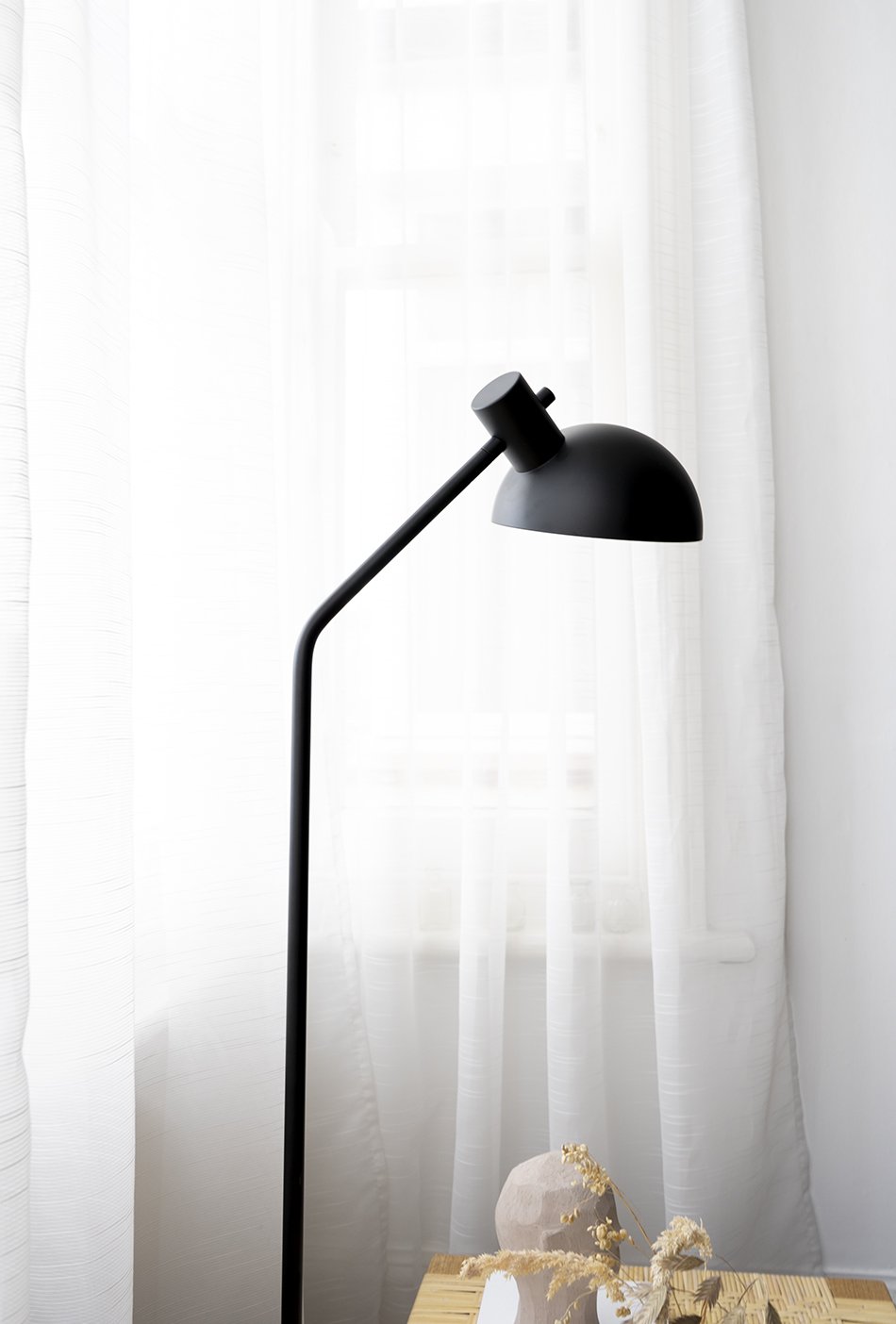 A simple minimalist black M0320 floor lamp designed by Mads Odgård for Carl Hansen & Søn.