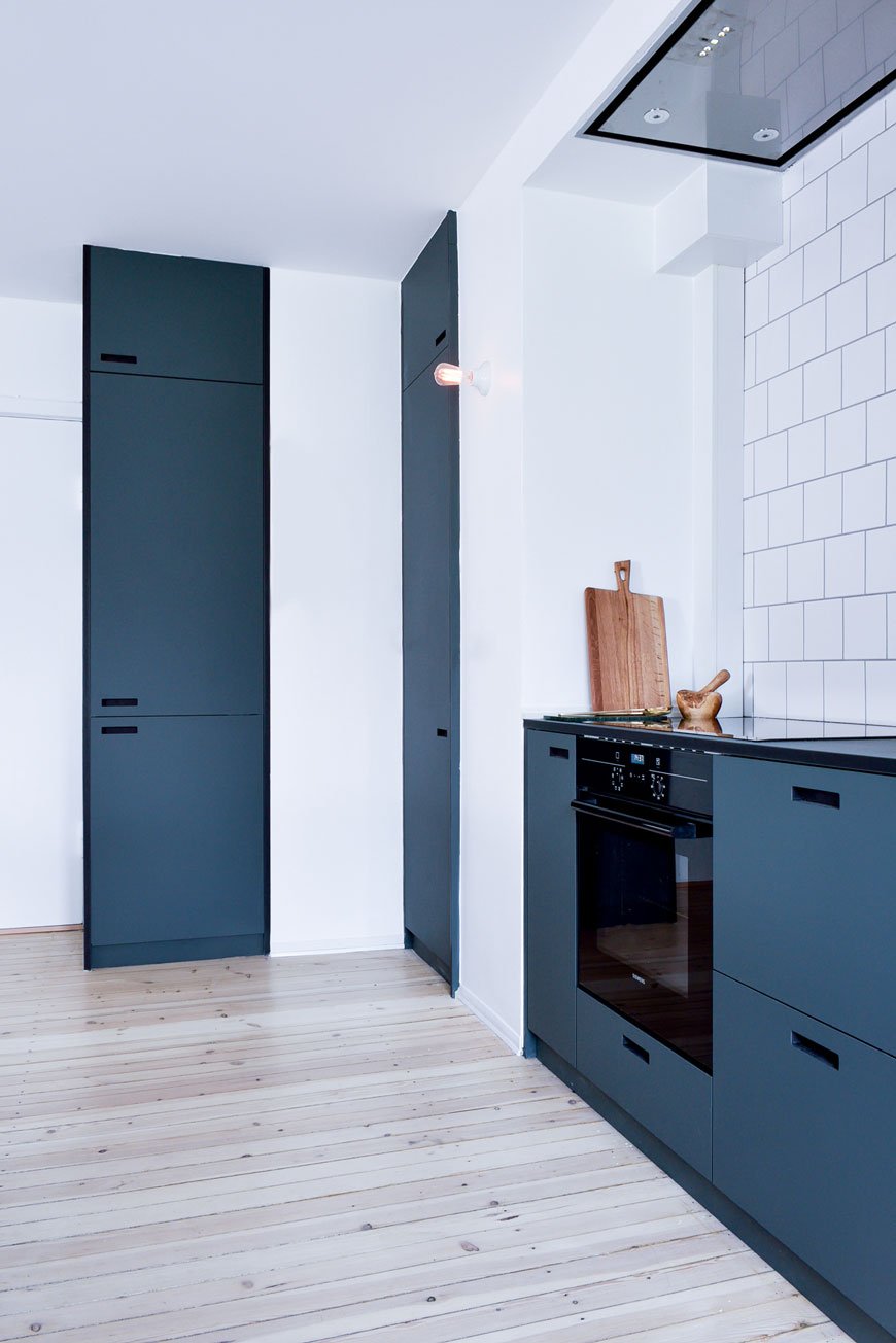 blue kitchen inspiration, minimalist kitchen cupboard handles, blue kitchen ideas, custom kitchen cupboards, flush kitchen handles