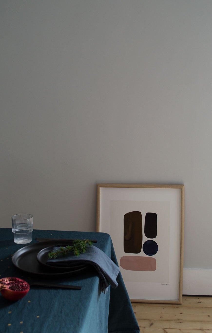 Moody and minimal Christmas table setting inspired by the Nordic design scene