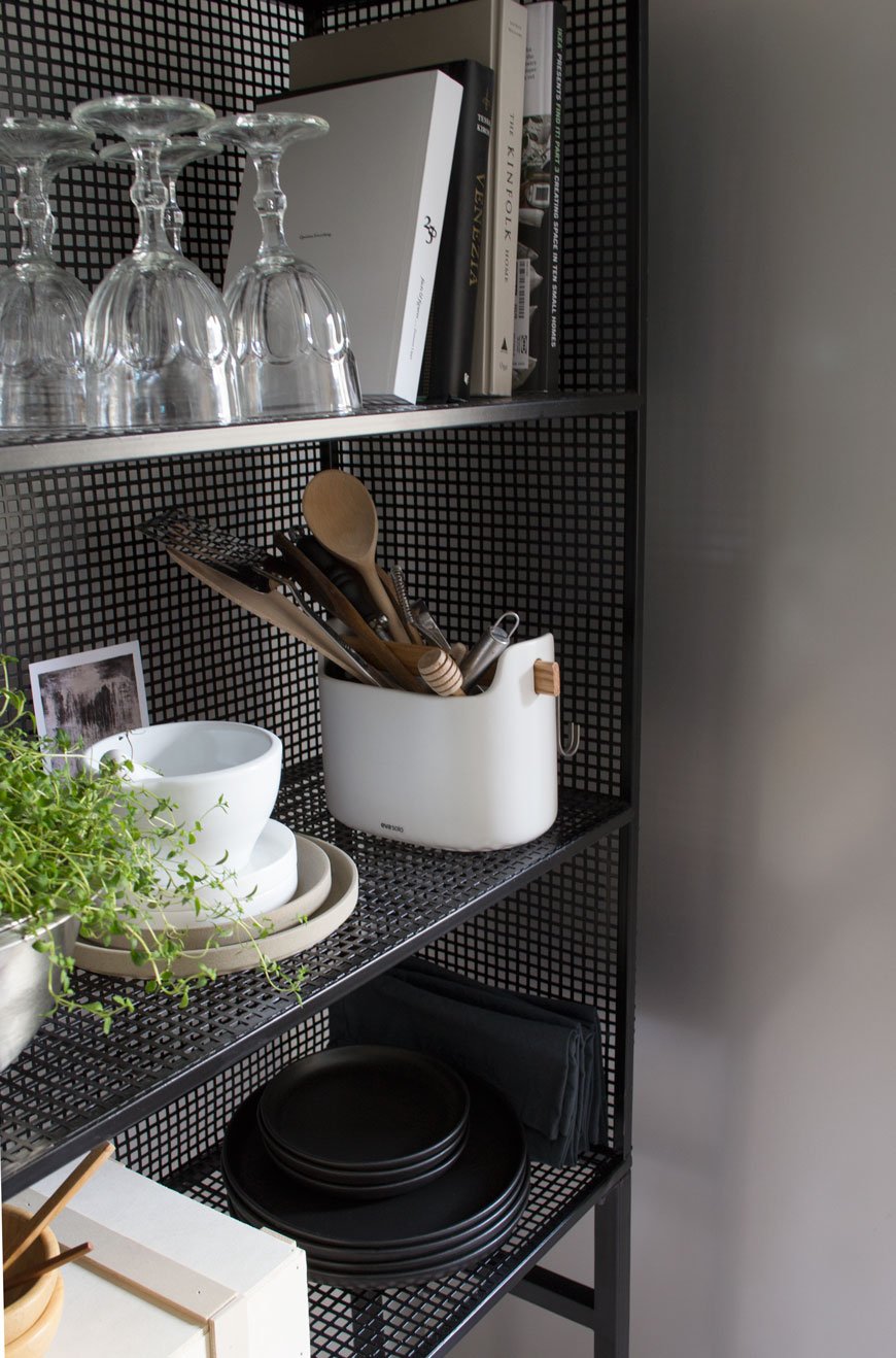 how to style wire shelves, wire shelving unit, freestanding kitchen shelves, Out There Interiors, New Nordic kitchen, kitchen furniture, black shelves, open shelf, open kitchen shelves, open shelves, monochrome kitchen accessories
