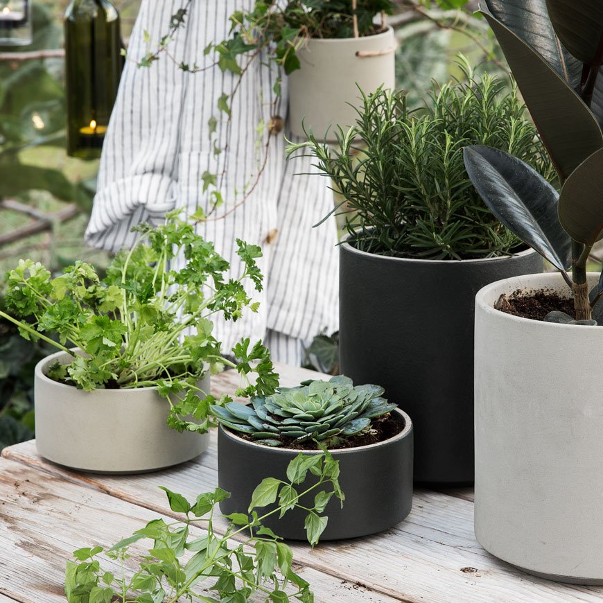summer garden inspiration, Scandinavian garden style, monochrome garden style, plants hangers and pots from Granit