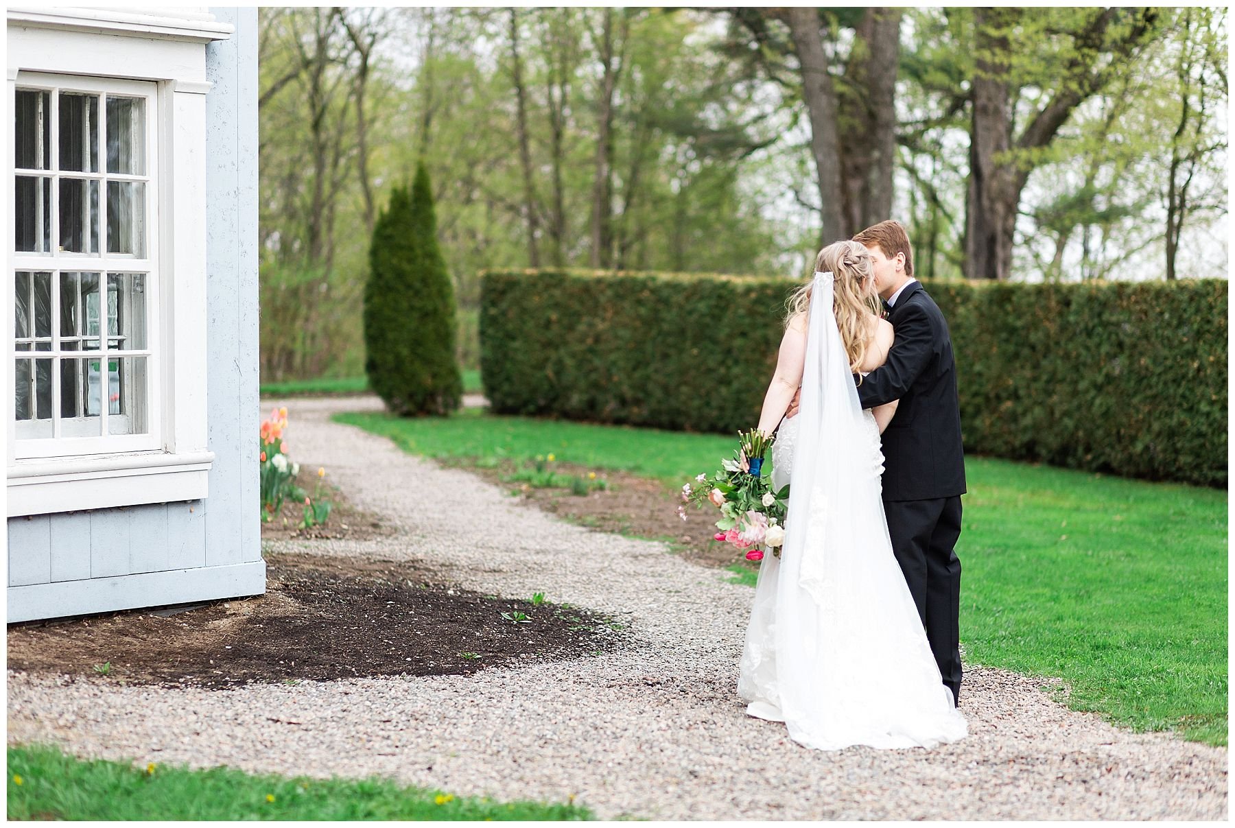 French castle wedding at Chateau Montebello
