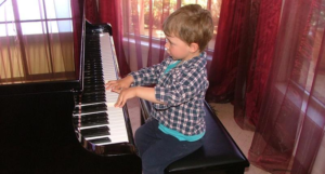 Feature Image Hunter plays grand piano PNG for Music Matters website