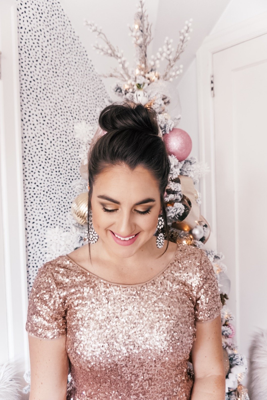 SAVE this post ASAP! The best ever holiday hair ideas from Portland Style Blogger Topknots and Pearls.