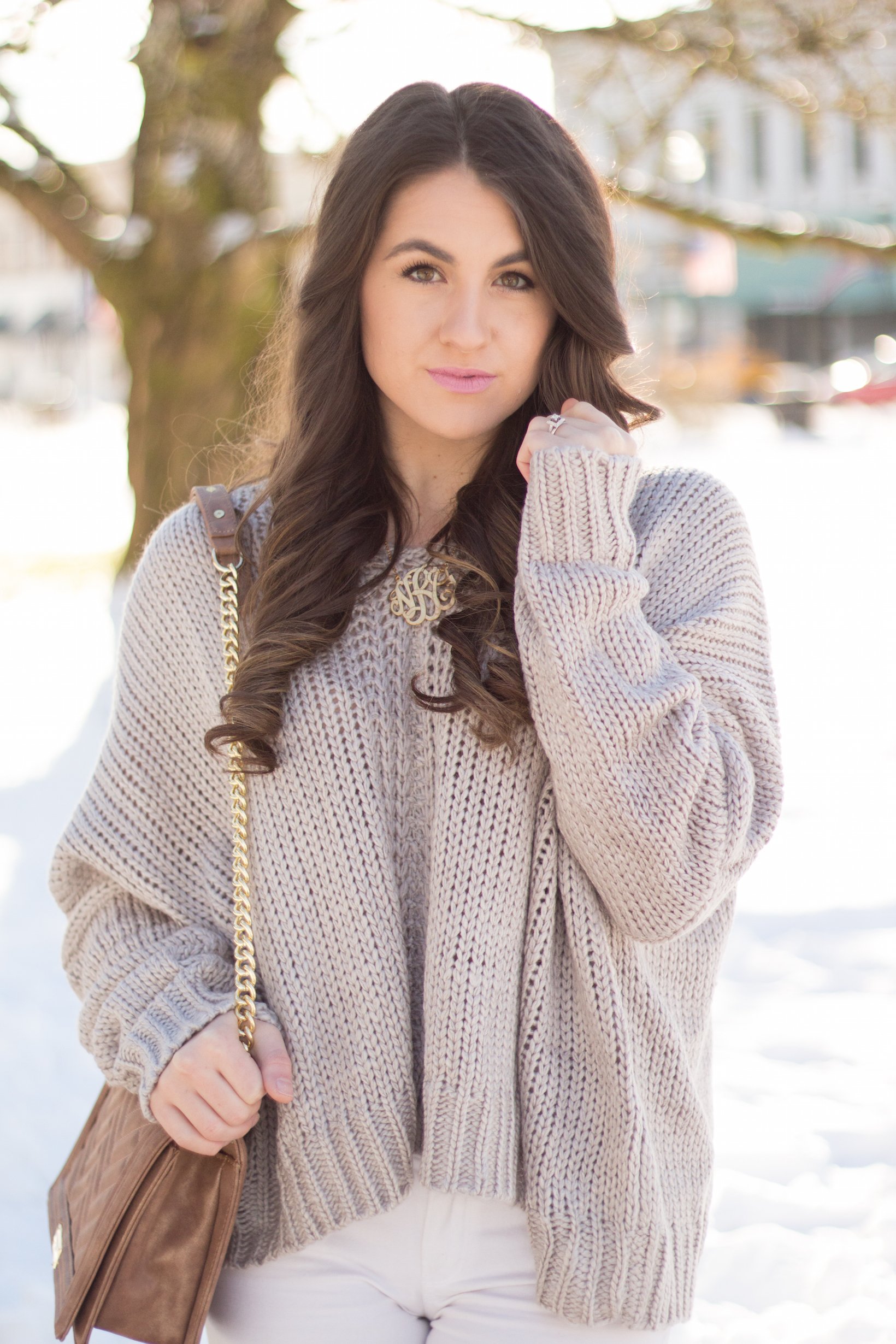 The perfect Winter look in this oversized grey sweater and over the knee boots. 