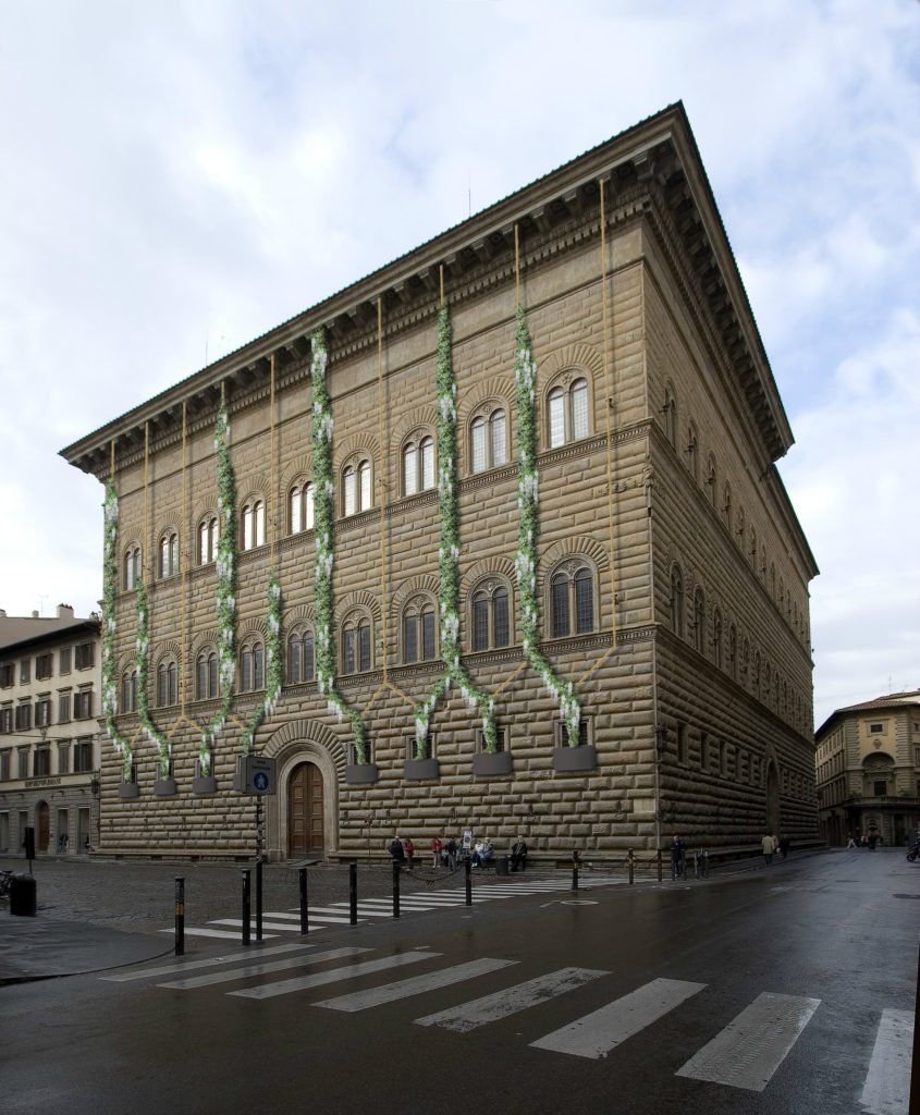 Palacio Strozzi con plantas trepadoras