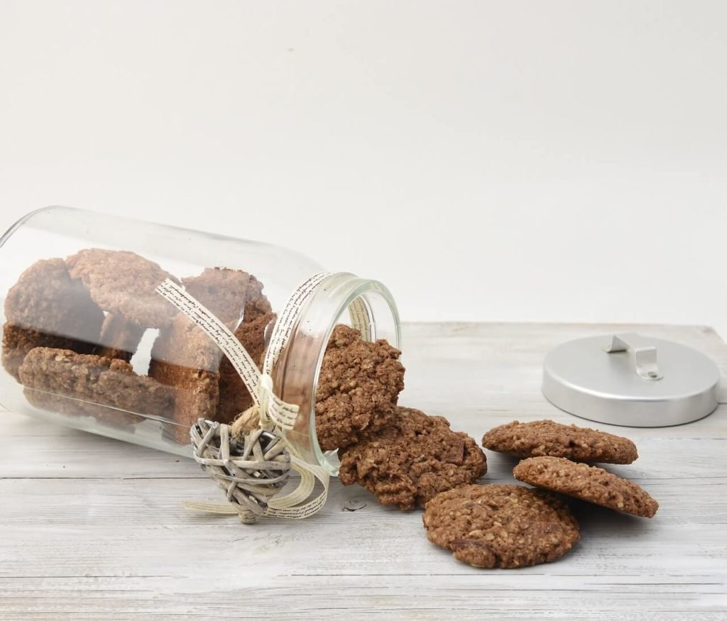 keep cookies in a reused jar not plastic bag