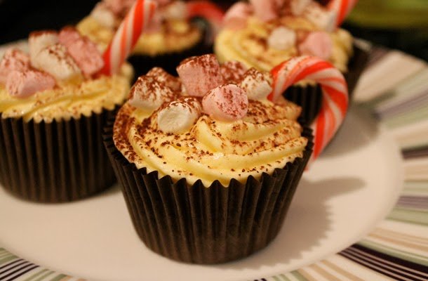 Christmas cupcakes, hot chocolate cupcakes, candy cane cupcakes