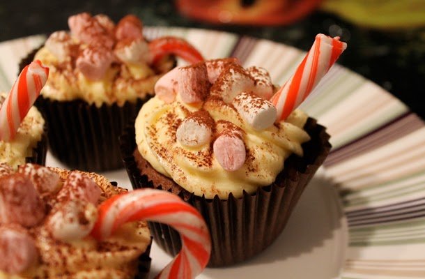 Christmas cupcakes, chocolate cupcakes, hot chocolate cupcakes, candy cane cupcakes