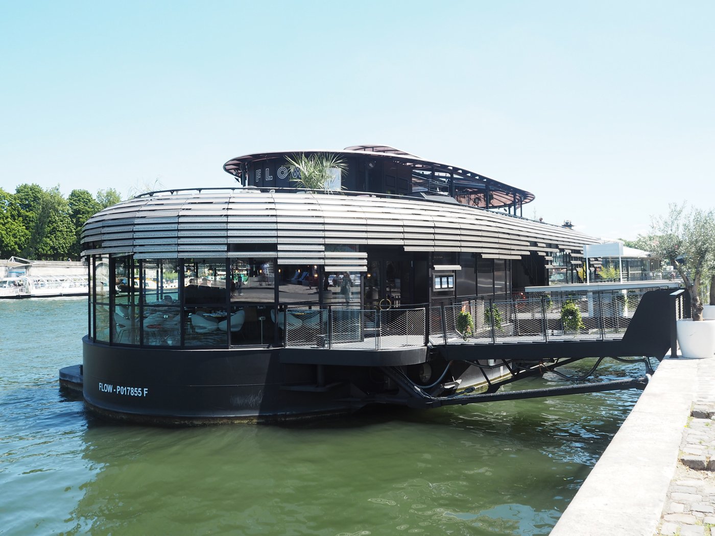 FLOW restaurant on the River Seine Paris