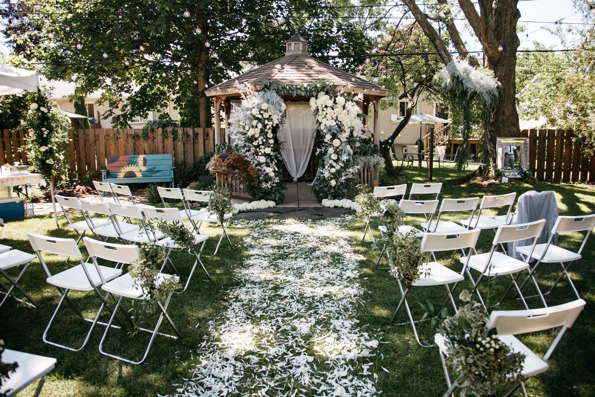Backyard decorations for wedding in Montreal.