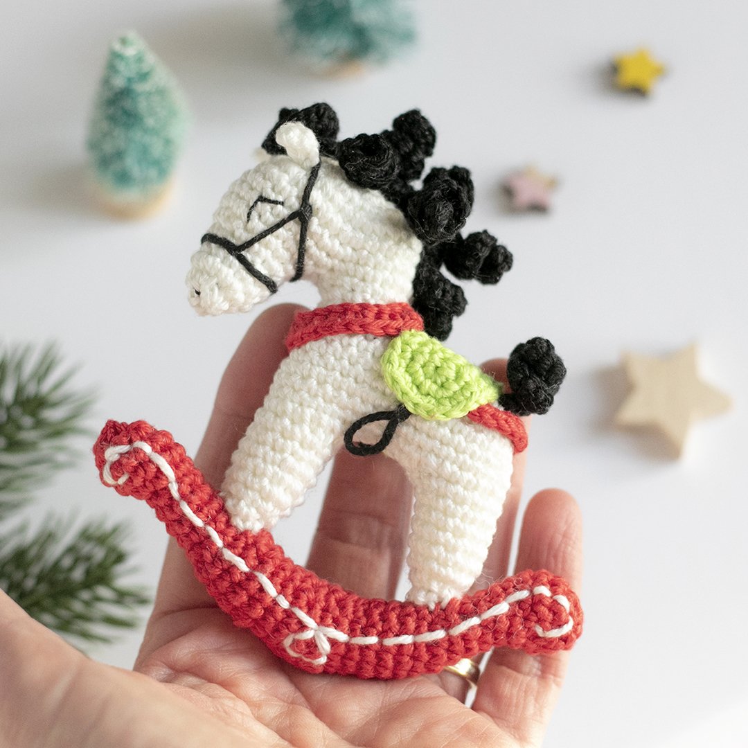 Amigurumi cheval a bascule au crochet - Amigurumi Crochet Rocking Horse