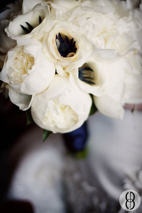 White anemone bouquet by Tanti Lina