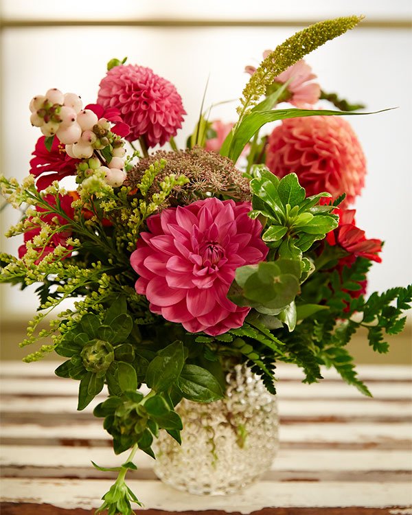 Learn to make these simple Dahlia and Zinnia Bouquet- with a few of J's Favorite Tips!