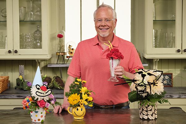 Nothing says "HAPPY" Like Flowers- and when they are Unique- and unexpected- they can make us even more Happy! I share these fun NOVELTY Flower Arrangements today on Life in Bloom!
