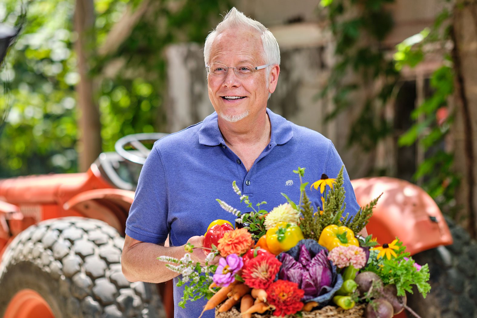 "Anything can be paired with Flowers” - quips J Schwanke- host of American Public Television’s “J Schwanke’s Life in Bloom”- here J creates a bouquet with Fresh Flowers and Produce- while visiting a local farm in Michigan!