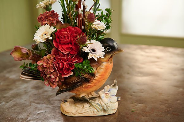 The State Bird of Michigan is the Robin- and the state flower is the Apple Blossom- and this lovely Vintage Planter was a gift from my Friend MaDonna- (Yes that MaDonna)... and it's filled with gorgeous flowers... 