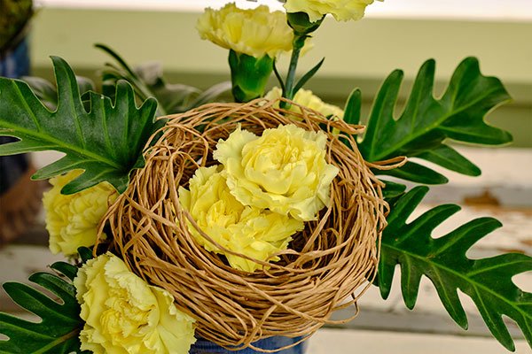 The Flower Craft- shows how easy it is to create a NEST as a flower arrangement accessory- out of Bind Wire (Craft covered Wire)... it's easy and fun! 