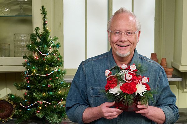 J shares some of his favorite traditions, flowers, arrangements and decor for this Christmas Special of Life in Bloom!
