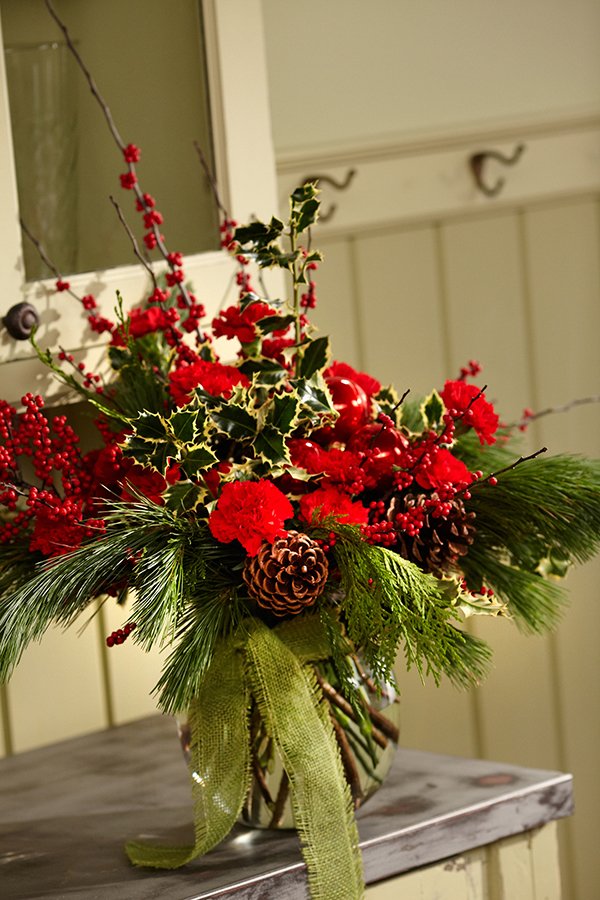 Christmas is time for your favorite things- and I've collected my favorites and create this Traditional Christmas Flower Arrangement! I love it!