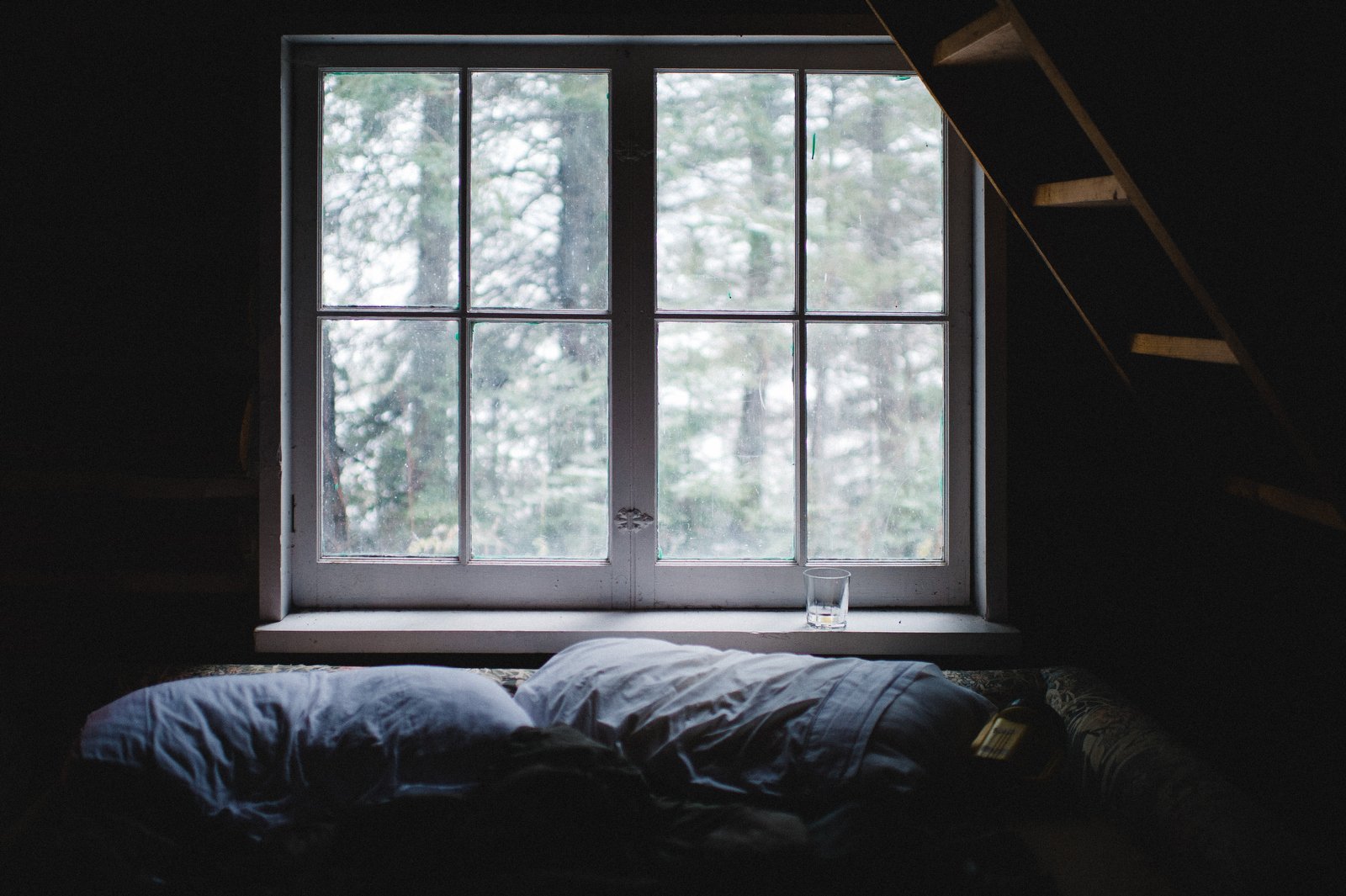 winter log cabin photography | ontario travel photography | airbnb near huntsville ontario