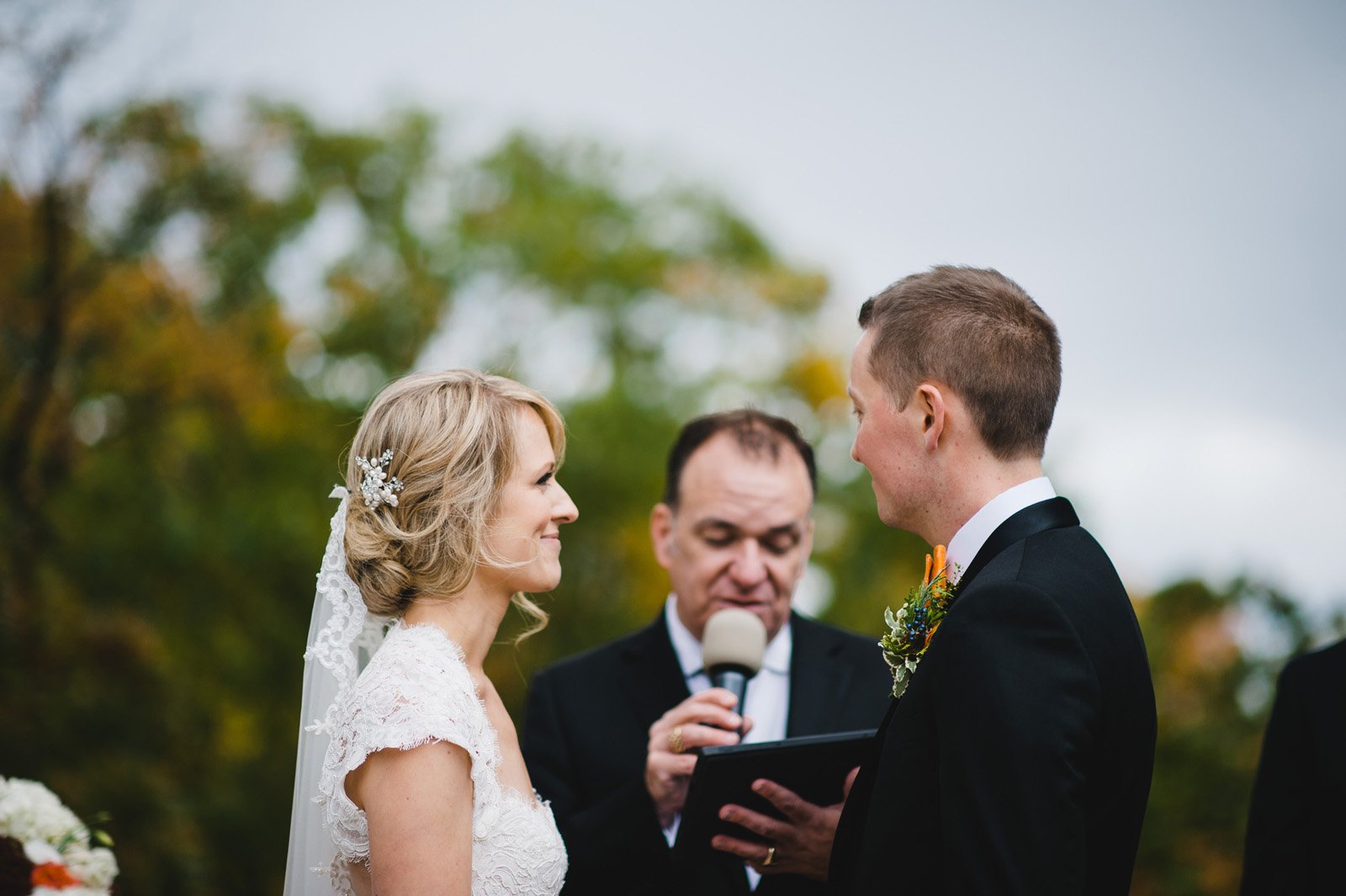 jill and mike say their vows | outdoor wedding ceremony in mississauga | toronto husband and wife photography team