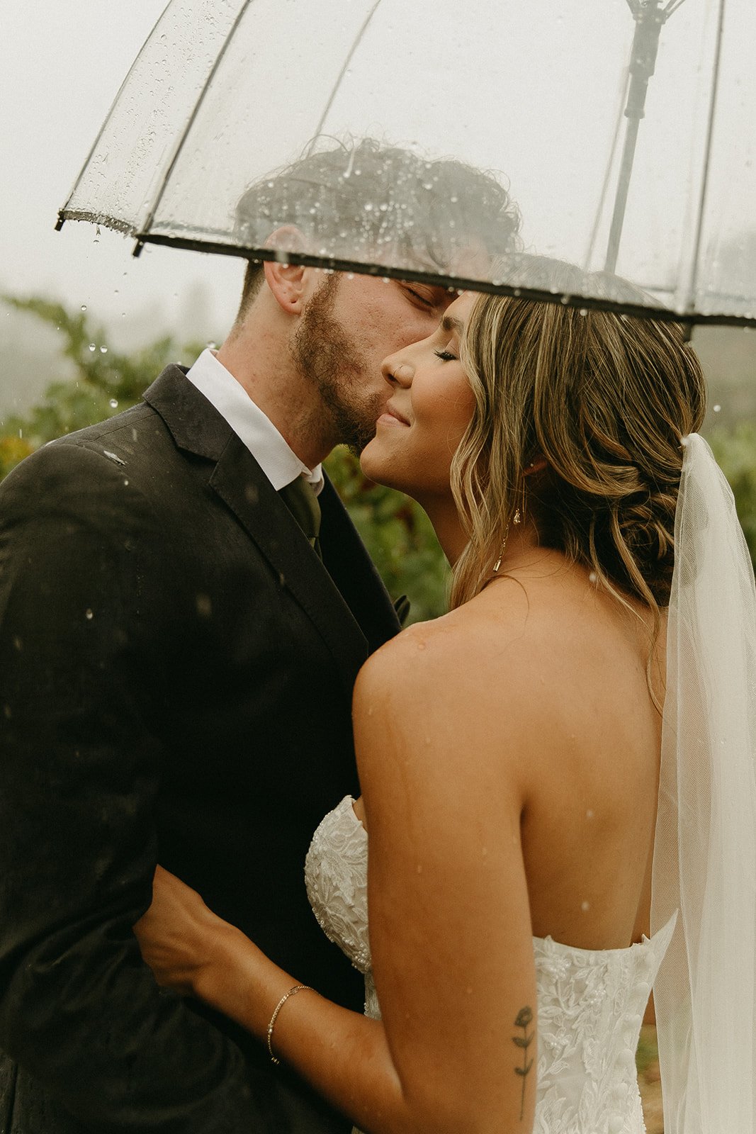 Beautiful Bride and groom photos in the rain