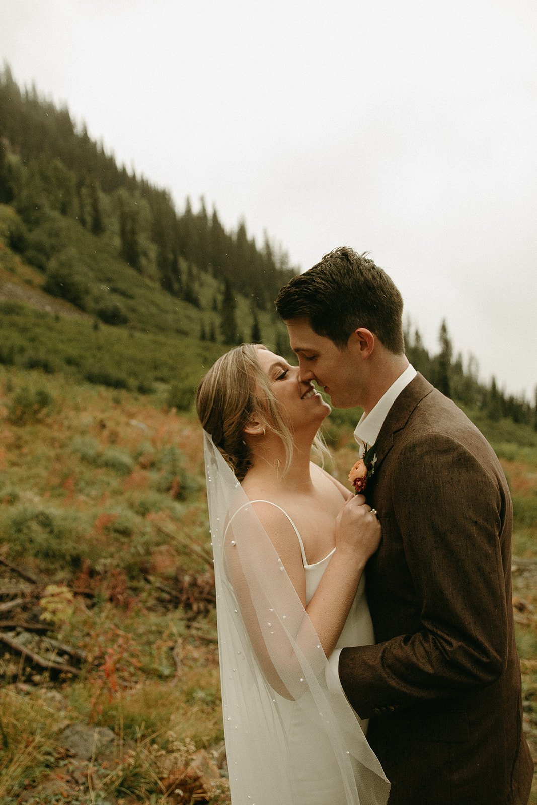 Beautiful Bride and groom photos at Glacier National Park