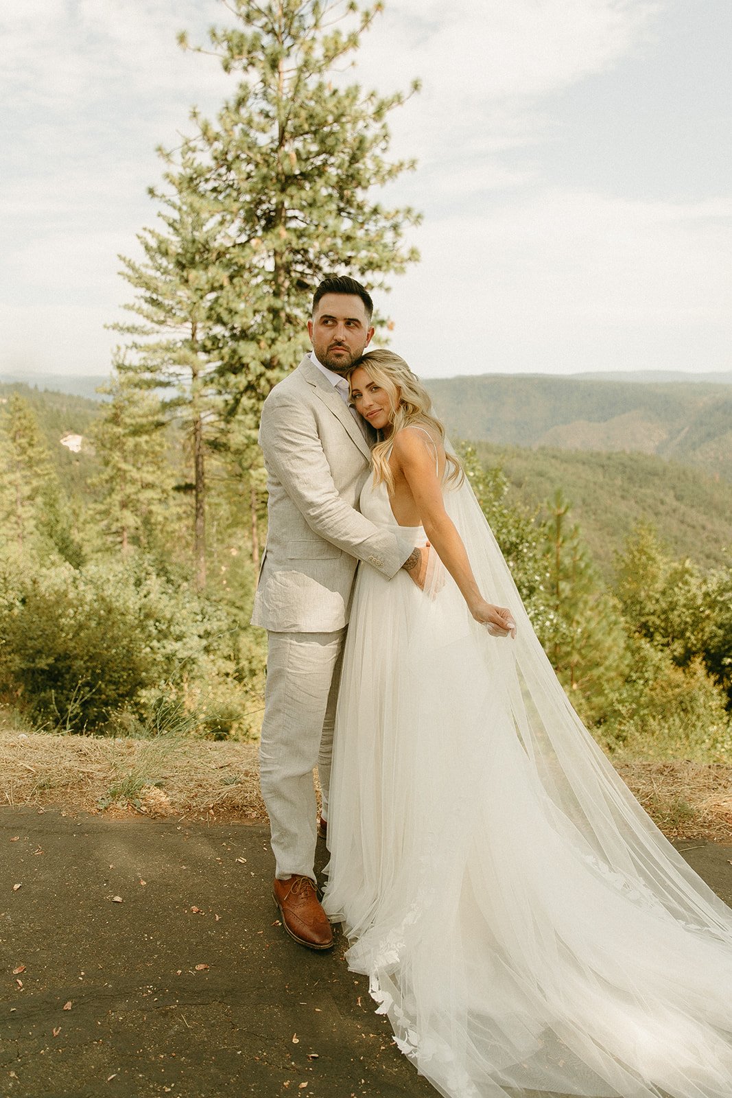 Intimate Outdoor wedding day in Foresthill California