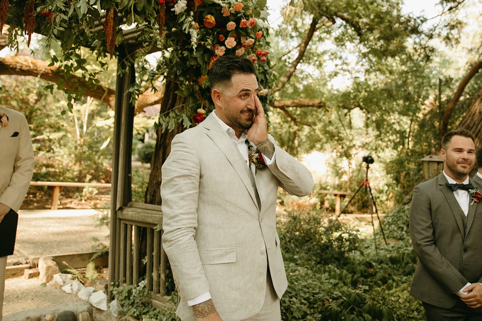 Intimate outdoor Wedding in California with Rustic colors and summer florals